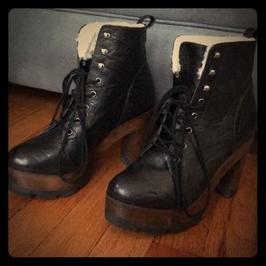 Black Platform Boots🍁❄️